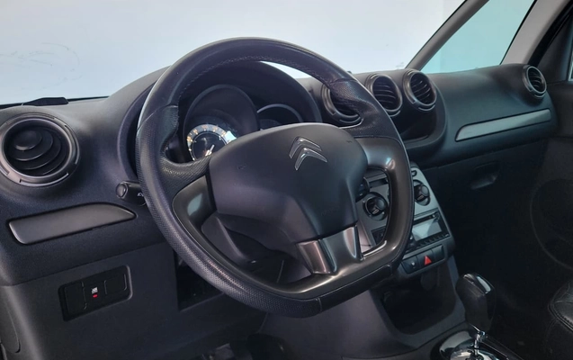 imagem-https://www.socarrao.com.br/sc-vehicle-images-prod/2888676/1785244915945-003_74a4727bf8ade0ee37545f4f78d27a3e.jpeg