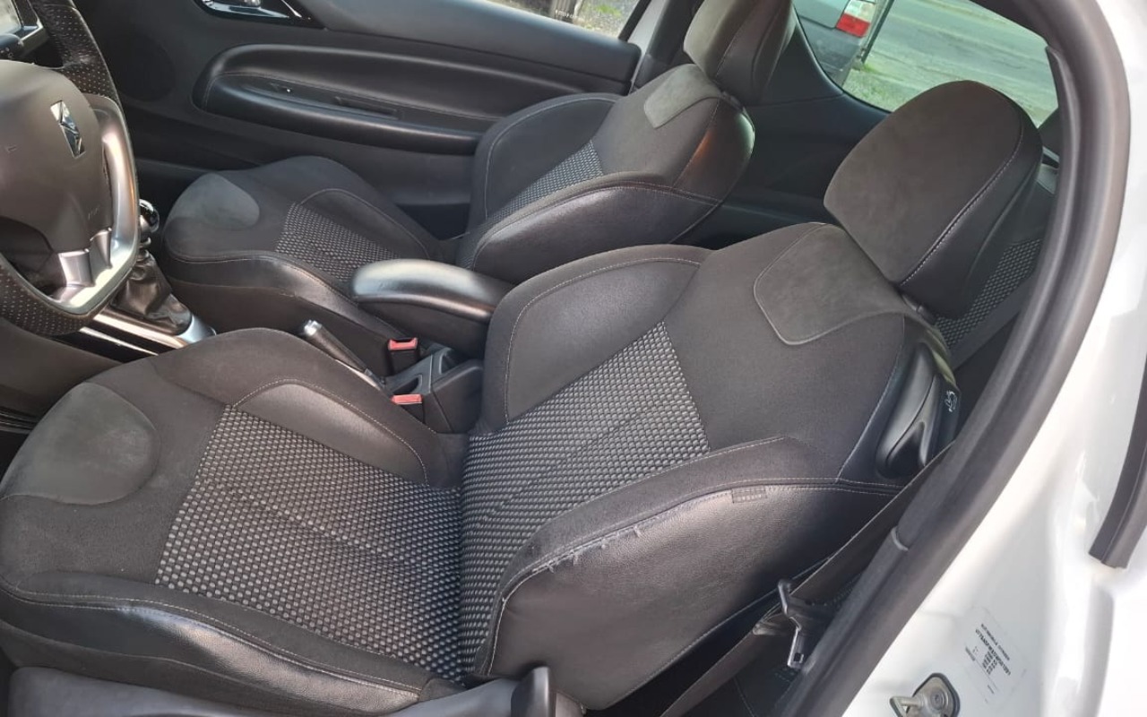 imagem-https://www.socarrao.com.br/sc-vehicle-images-prod/2889823/1785251001828-ZTNkMWNmMmQtNzYxNS00YjNiLTk5MWUtMTgxYjljYzc3ZWJjLmpmaWY.jfif