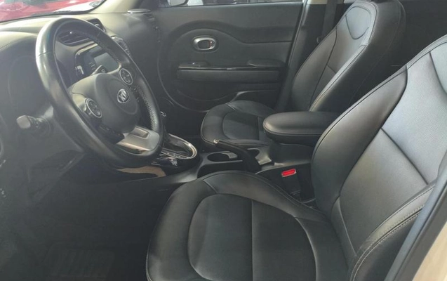imagem-https://www.socarrao.com.br/sc-vehicle-images-prod/2890704/1785261552048-8322920_12_B_a680a75400.jpeg