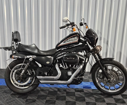 HARLEY-DAVIDSON XL 883 CUSTOM 2011 Preto — foto 1 de 3