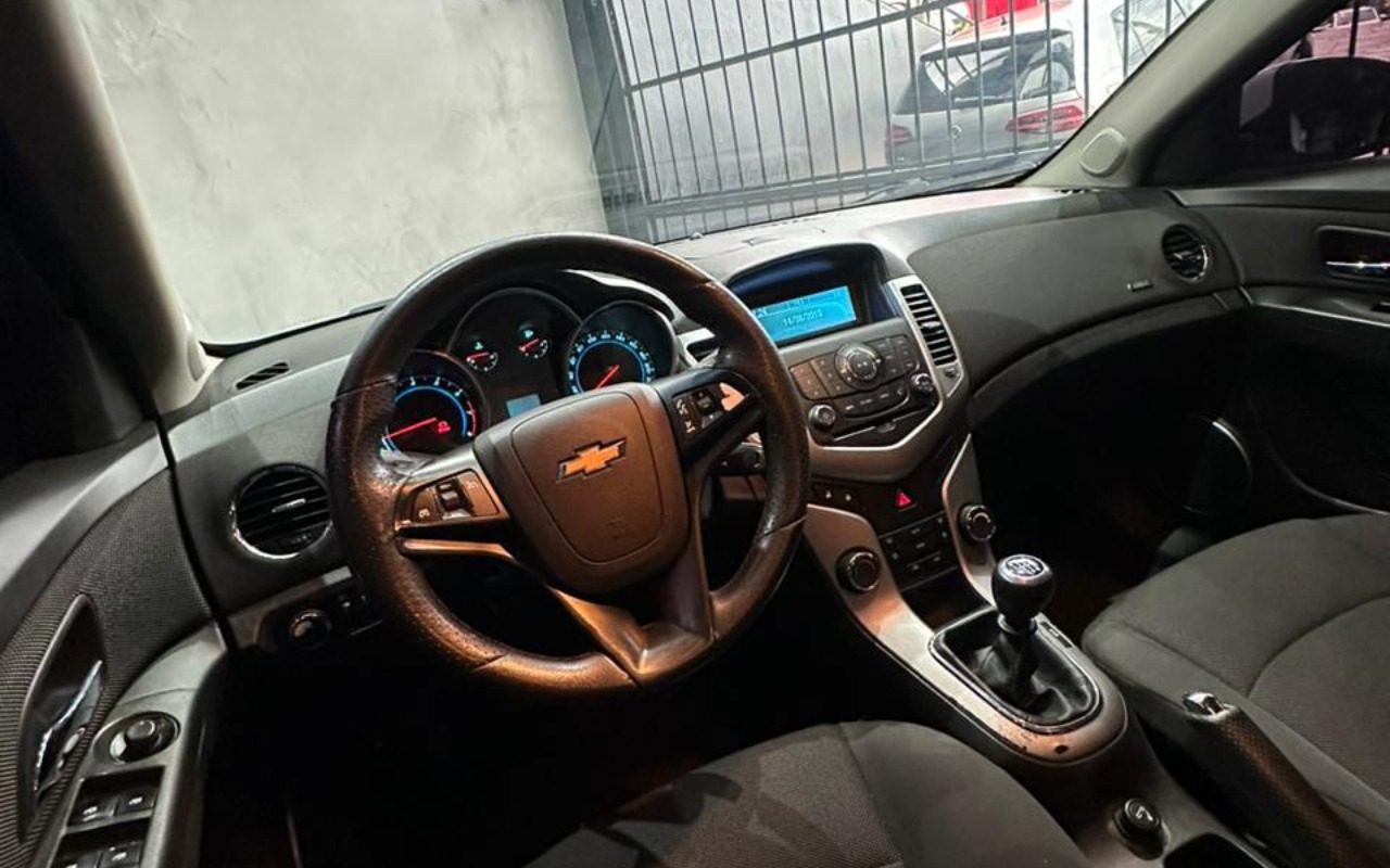imagem-https://www.socarrao.com.br/sc-vehicle-images-prod/2891700/1785263484200-V2hhdHNBcHAgSW1hZ2UgMjAyNi0wNi0xNiBhdCAxMy4zNC4zMy5qcGVn.jpeg