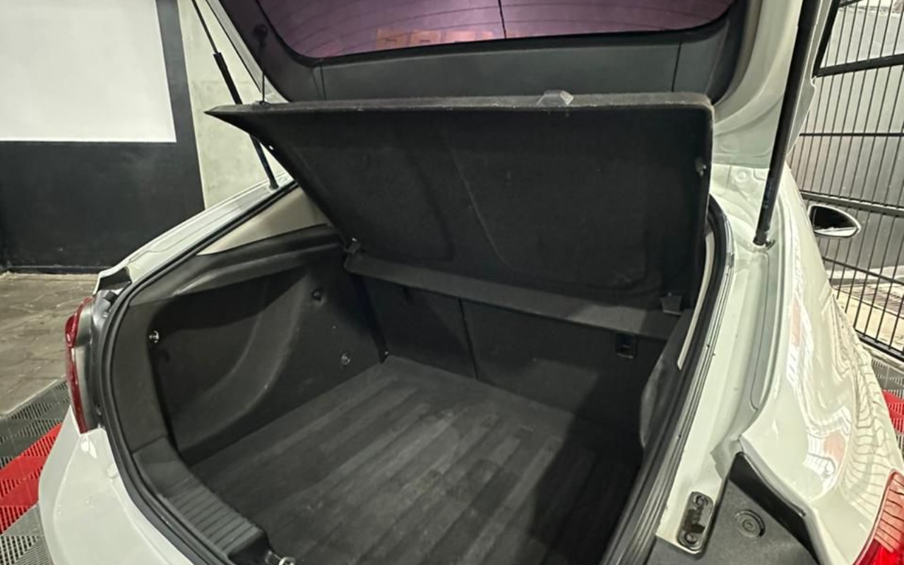 imagem-https://www.socarrao.com.br/sc-vehicle-images-prod/2891700/1785263484796-V2hhdHNBcHAgSW1hZ2UgMjAyNi0wNi0xNiBhdCAxMy4zNC4zMSAoMikuanBlZw.jpeg