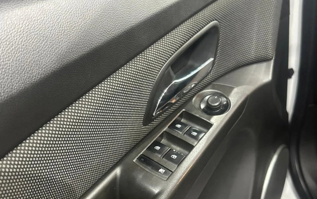 imagem-https://www.socarrao.com.br/sc-vehicle-images-prod/2891700/1785263485198-V2hhdHNBcHAgSW1hZ2UgMjAyNi0wNi0xNiBhdCAxMy4zNC4zNS5qcGVn.jpeg
