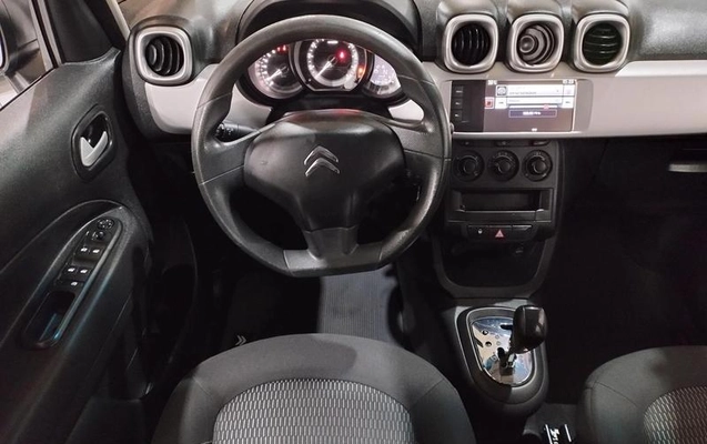 imagem-https://www.socarrao.com.br/sc-vehicle-images-prod/2891997/1787606483890-8324169_13_B_19f698dd71.jpeg