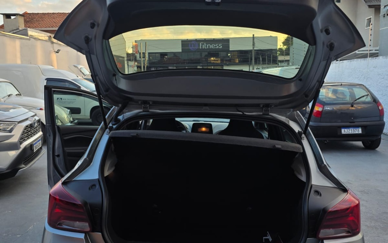 imagem-https://www.socarrao.com.br/sc-vehicle-images-prod/2893920/1785274799697-V2hhdHNBcHAgSW1hZ2UgMjAyNi0wNi0wNiBhdCAxMi41My40MSAoMSkuanBlZw.jpeg