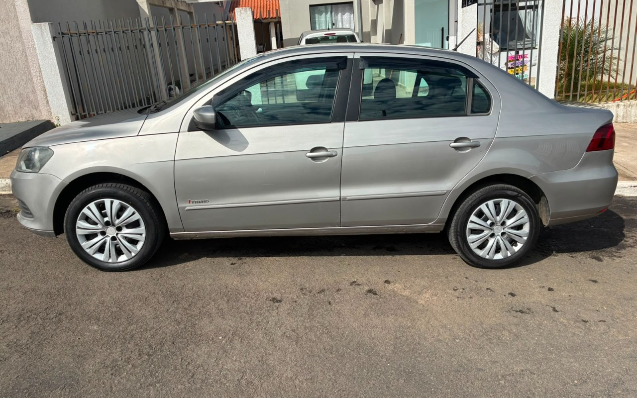Volkswagen Voyage 2013 Prata — foto 1 de 3
