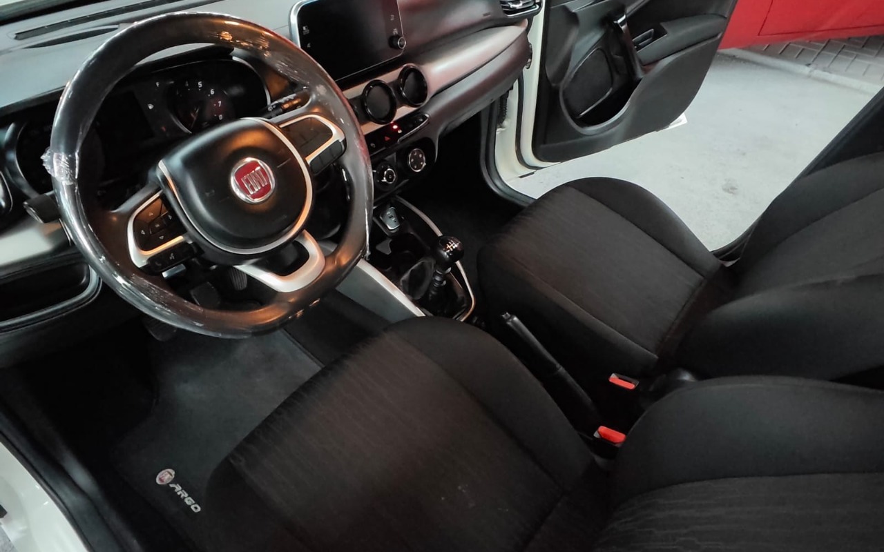 imagem-https://www.socarrao.com.br/sc-vehicle-images-prod/2896696/1785283407115-V2hhdHNBcHAgSW1hZ2UgMjAyNi0wNy0yOCBhdCAxOC4xNC4zOS5qcGVn.jpeg