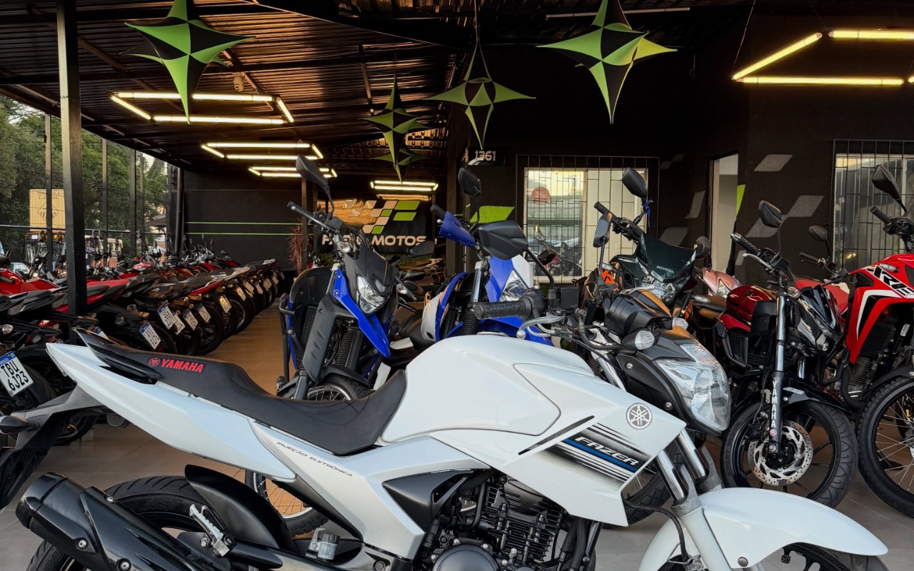 YAMAHA YS 250 FAZER/ FAZER L. EDITION /BLUEFLEX 2015 Branco — foto 1 de 3