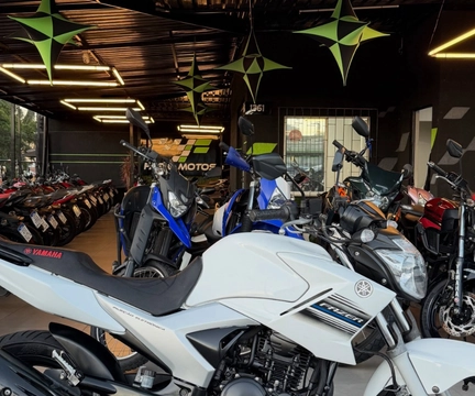 YAMAHA YS 250 FAZER/ FAZER L. EDITION /BLUEFLEX 2015 Branco — foto 1 de 3