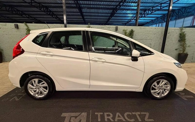 imagem-https://www.socarrao.com.br/sc-vehicle-images-prod/2911863/1790100189137-8309891_1_B_bf0787a24d.jpeg