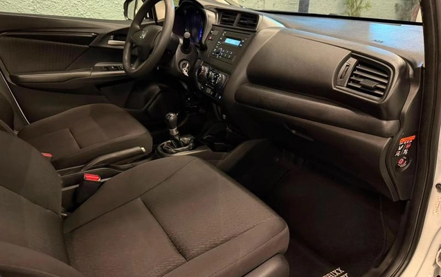 imagem-https://www.socarrao.com.br/sc-vehicle-images-prod/2911863/1790100189169-8309891_0_B_88125b3653.jpeg