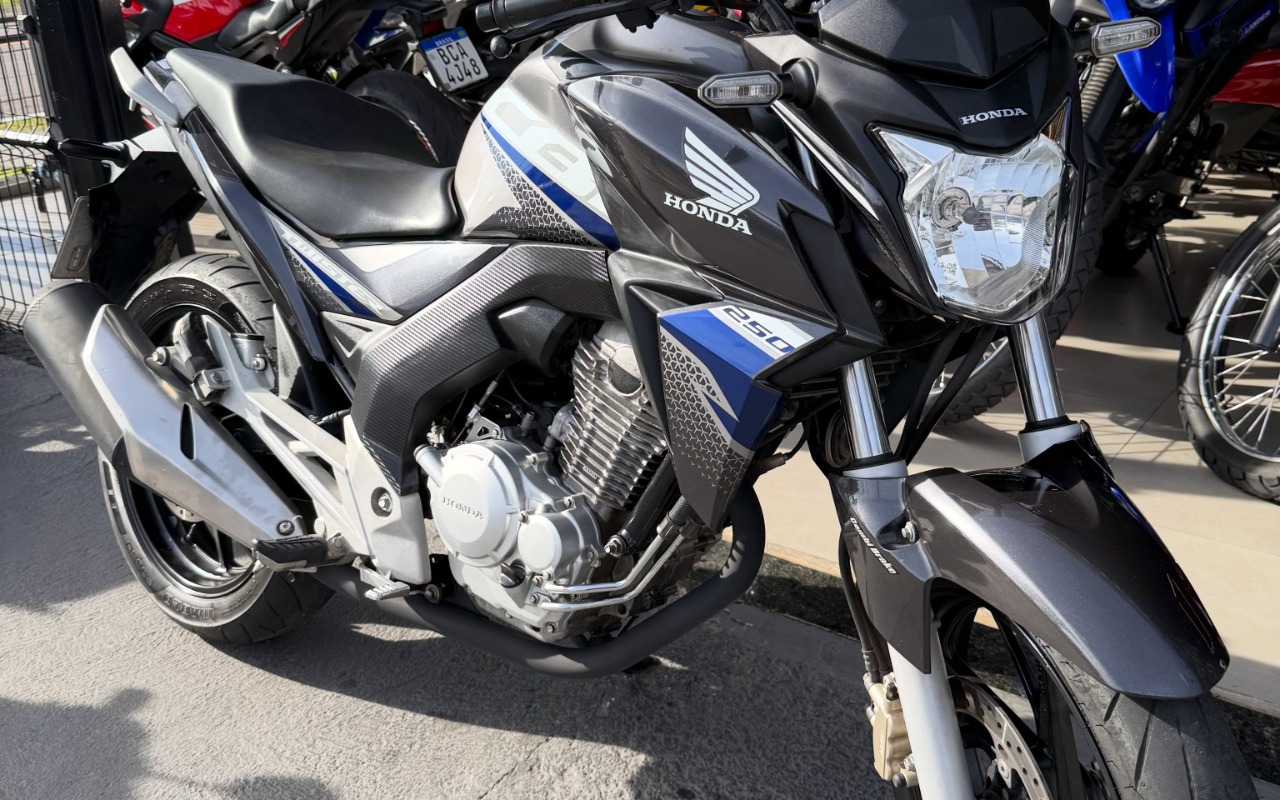 imagem-https://www.socarrao.com.br/sc-vehicle-images-prod/2913060/1785338058934-NzI4OTY5NDQ3XzE4MTE3NjMxOTg3ODQyMjQ4XzU4ODg5MTI5Mjc5NDg3OTc2MV9uLmpwZw.jpg