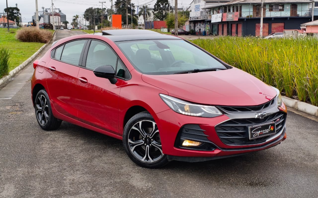 Chevrolet Cruze 2023 Vermelho — foto 1 de 3