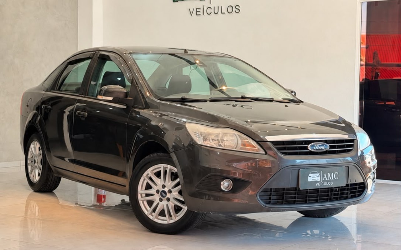 Ford Focus 2013 Cinza — foto 1 de 3