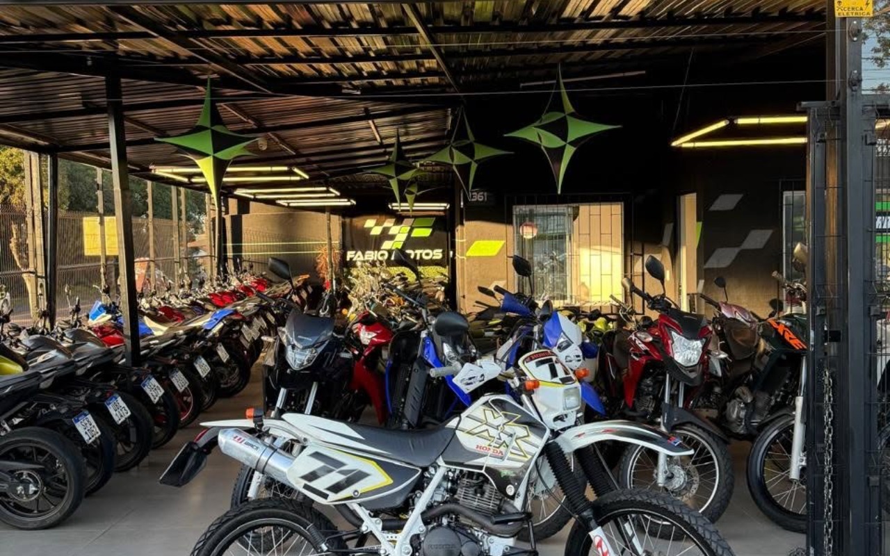 Honda XR 200 R  na cor Branco em Curitiba / PR - 2918180