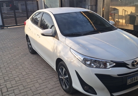 Toyota Yaris 2022 Branco — foto 1 de 3