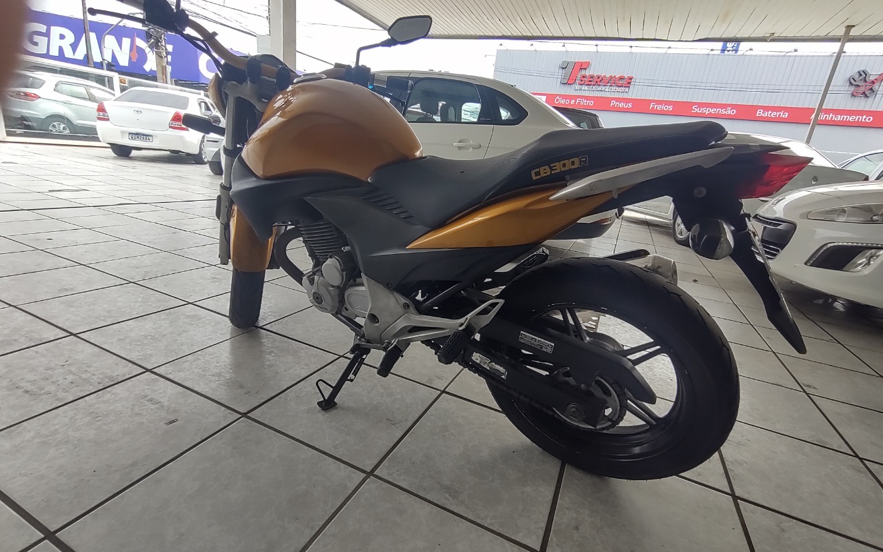 imagem-https://www.socarrao.com.br/sc-vehicle-images-prod/2937369/1785933079213-SU1HXzIwMjYwODA0XzE0MzIyODcxMV9IRFIuanBn.jpg