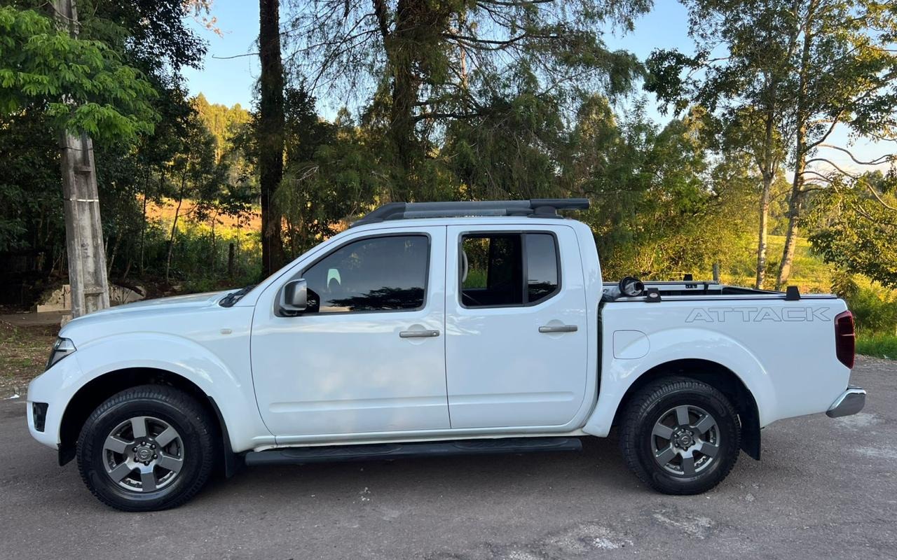 Nissan Frontier 2014 Branco — foto 1 de 3