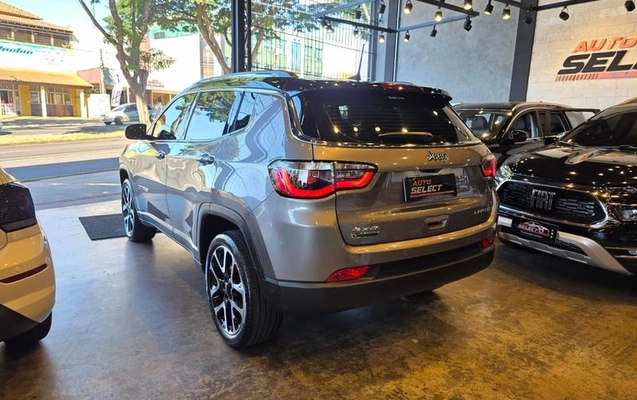 imagem-https://www.socarrao.com.br/sc-vehicle-images-prod/2939295/1788294810796-8277479_16_B_6f25ae47ba.jpeg