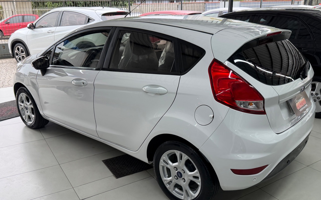 imagem-https://www.socarrao.com.br/sc-vehicle-images-prod/2940030/1785421054847-SU1HXzEzMDMuanBlZw.jpeg