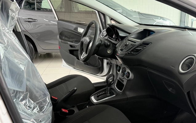 imagem-https://www.socarrao.com.br/sc-vehicle-images-prod/2940030/1785421055078-SU1HXzEzMDYuanBlZw.jpeg