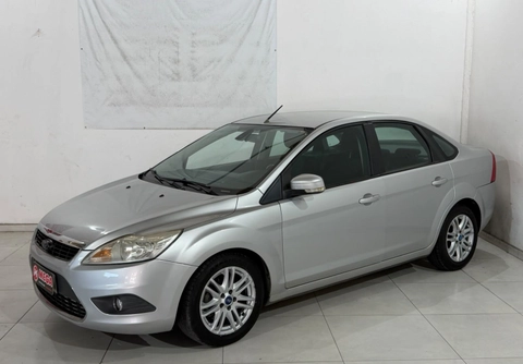 Ford Focus 2013 Prata — foto 1 de 3