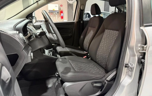 imagem-https://www.socarrao.com.br/sc-vehicle-images-prod/2944608/1785431703035-vehicle_image_1785431653_91ff4b8020c5f30acc16e0dd13ea1e84.jpeg