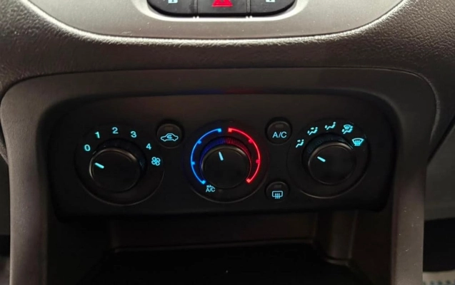 imagem-https://www.socarrao.com.br/sc-vehicle-images-prod/2944608/1785431703046-vehicle_image_1785431663_5376520d6165c5181c1c1ad8e0934370.jpeg