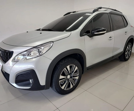 Peugeot 2008 2020 Prata — foto 1 de 3