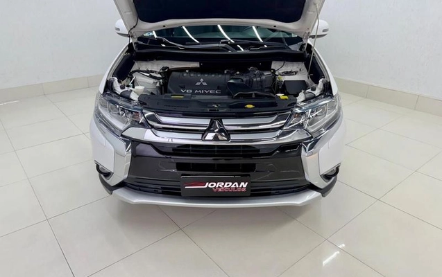 imagem-https://www.socarrao.com.br/sc-vehicle-images-prod/2950371/1787692507380-8333953_6_B_6e3e796acc.jpeg