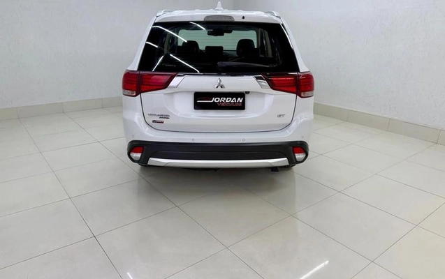 imagem-https://www.socarrao.com.br/sc-vehicle-images-prod/2950371/1787692507380-8333953_7_B_3a3b8cbf52.jpeg