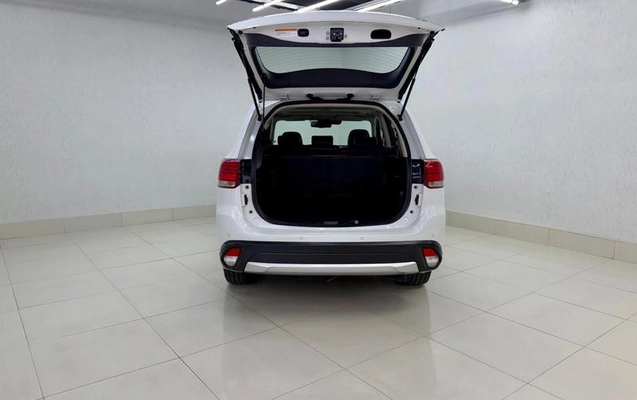 imagem-https://www.socarrao.com.br/sc-vehicle-images-prod/2950371/1787692507381-8333953_11_B_7868e1c6f0.jpeg