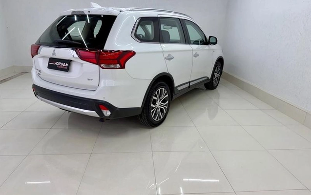 imagem-https://www.socarrao.com.br/sc-vehicle-images-prod/2950371/1787692507381-8333953_9_B_bb5b46b402.jpeg