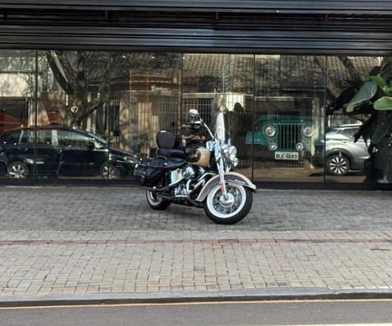 HARLEY-DAVIDSON HERITAGE SOFTAIL CLASSIC FLSTC 2014 Bege — foto 1 de 3