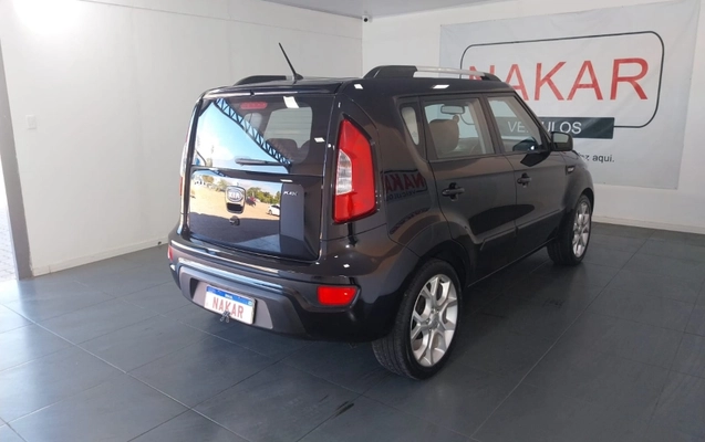 imagem-https://www.socarrao.com.br/sc-vehicle-images-prod/2964105/1787576832203-OxzHIbswYAbWA9ALSEumfvQUTLVxUMo7.jpg