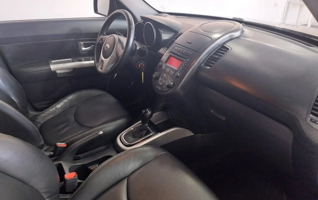 imagem-https://www.socarrao.com.br/sc-vehicle-images-prod/2964105/1787576832206-C1GHheNAkpdPPlkXW0cI9OU1cjVRElrd.jpg