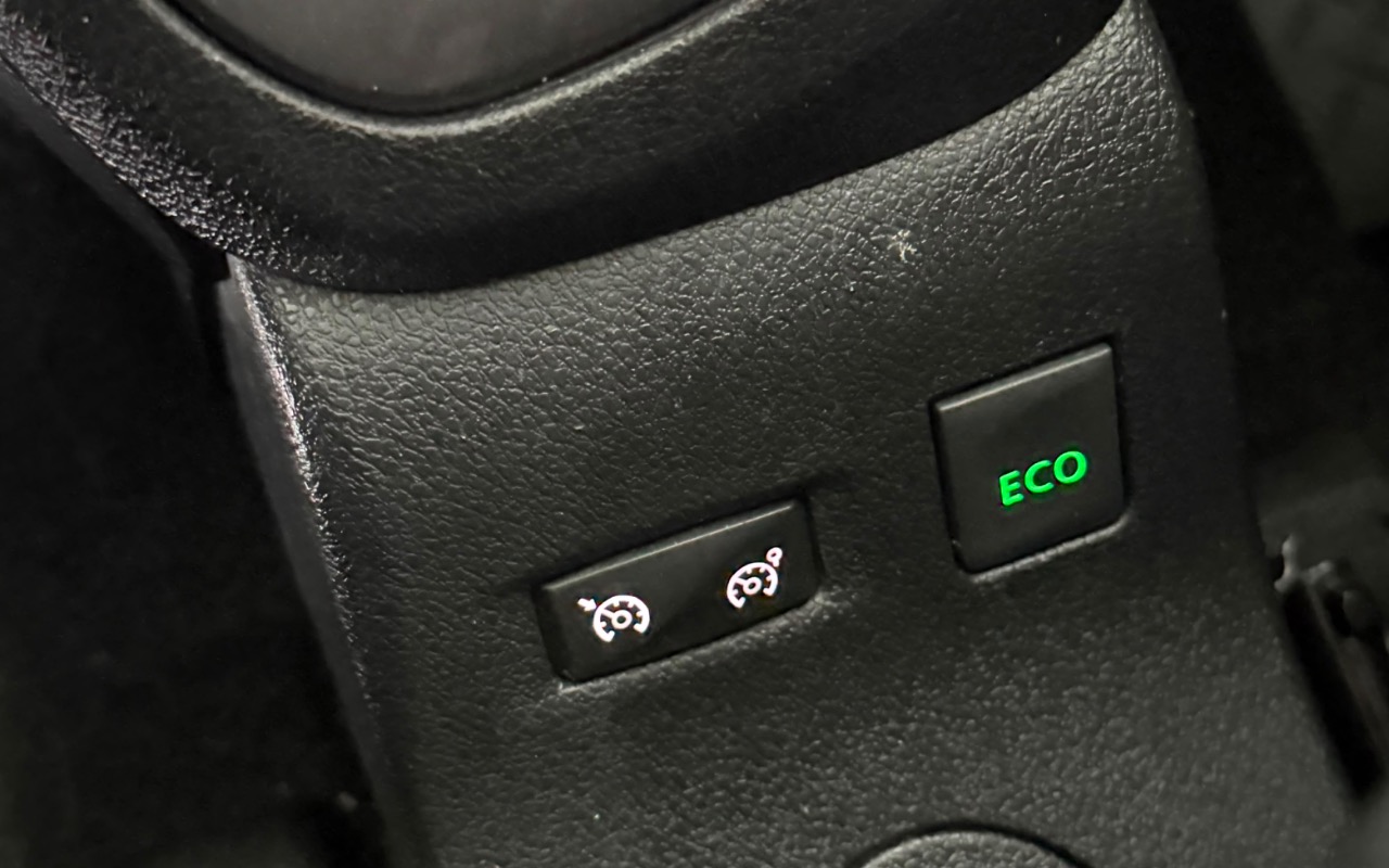 imagem-https://www.socarrao.com.br/sc-vehicle-images-prod/2966205/1785505106068-YjI2MzZlMTctZGRiYi00Yjc1LTkxMzQtOGEwZmU5NDhjMTNhLmpwZWc.jpeg