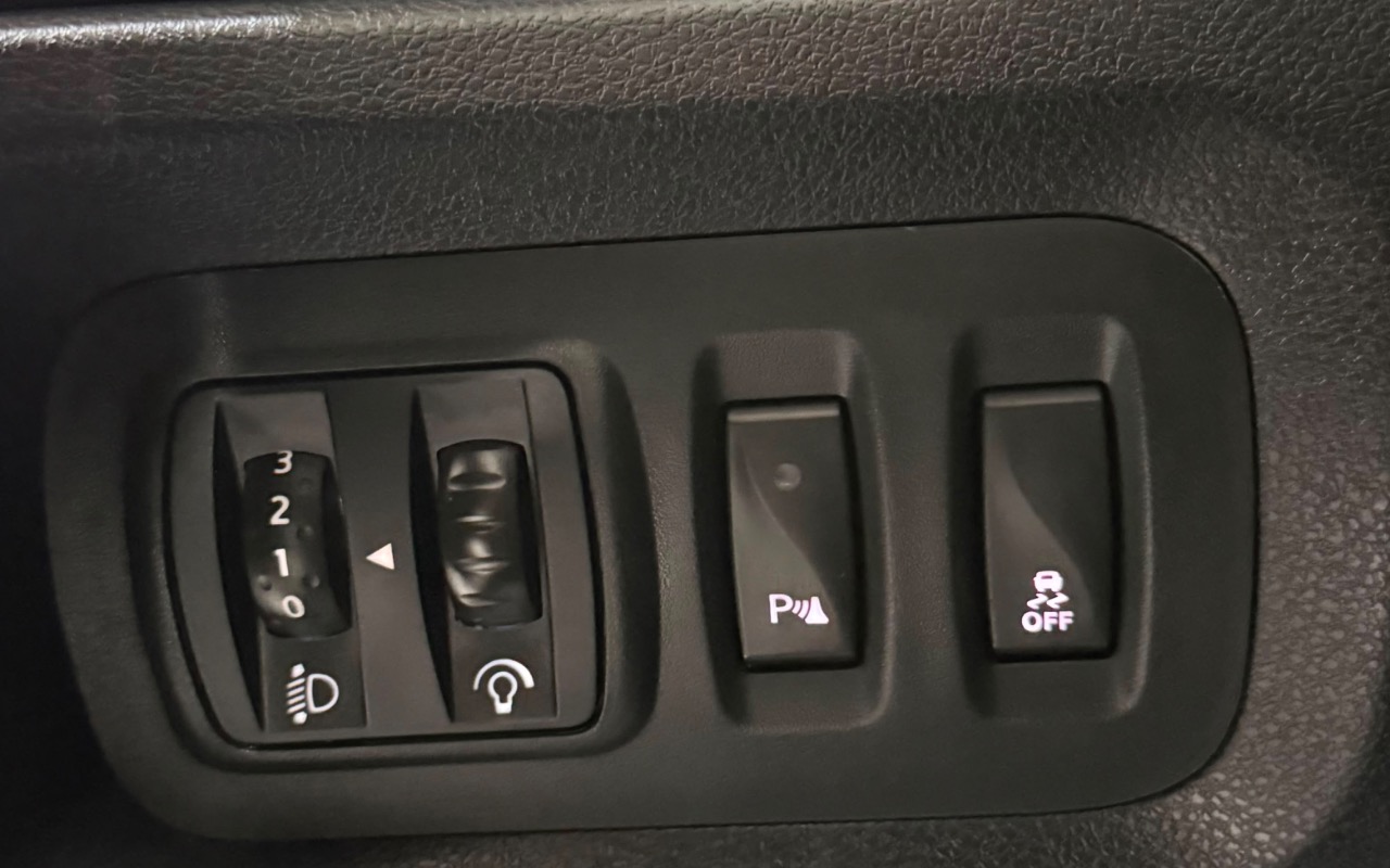 imagem-https://www.socarrao.com.br/sc-vehicle-images-prod/2966205/1785505106165-ZTQxNmM4ZGUtYzlkZi00MjUzLTgyZmQtNDMyMWI3NjdiYWUyLmpwZWc.jpeg