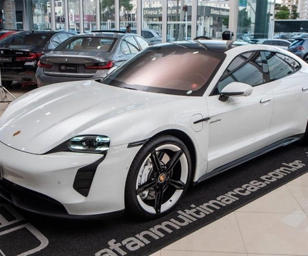 Porsche Taycan 4S (Elétrico) 2021 Branco — foto 1 de 3