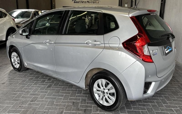 imagem-https://www.socarrao.com.br/sc-vehicle-images-prod/2968105/1788983395505-8331270_11_B_2399aa9bc6.jpeg