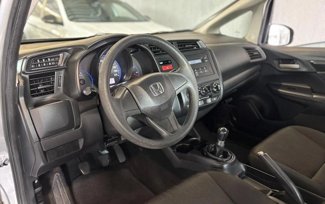 imagem-https://www.socarrao.com.br/sc-vehicle-images-prod/2968105/1788983395515-8331270_0_B_d59a4cba33.jpeg