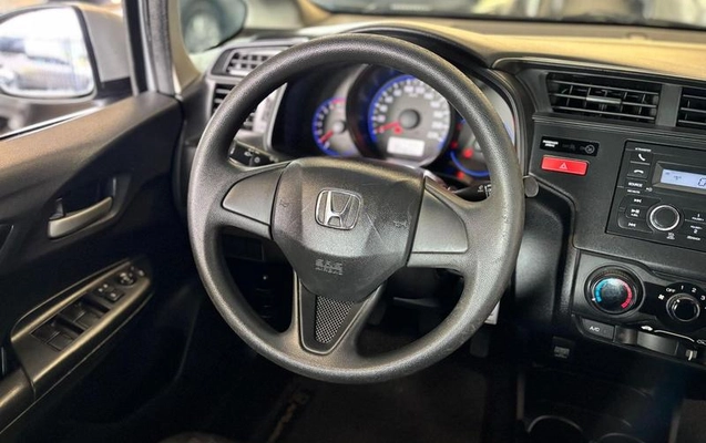 imagem-https://www.socarrao.com.br/sc-vehicle-images-prod/2968105/1788983395521-8331270_0_B_71e6b80eb3.jpeg