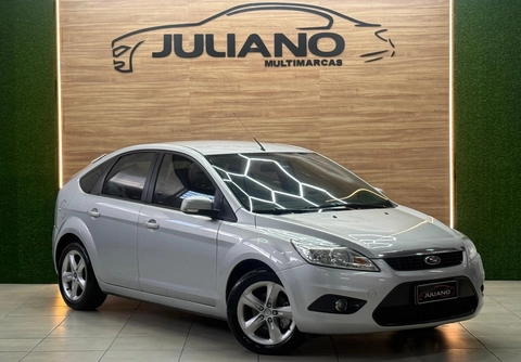 Ford Focus 2013 Prata — foto 1 de 3