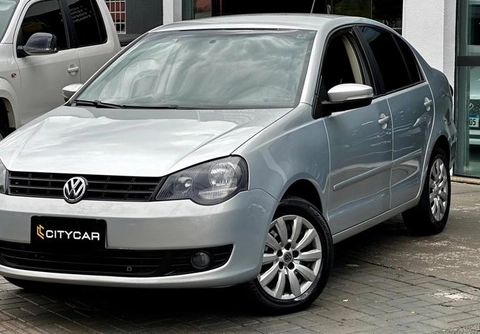 Volkswagen Polo Sedan 1.6 Mi 101cv 8V 4p 2013 Prata — foto 1 de 3