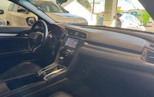 imagem-https://www.socarrao.com.br/sc-vehicle-images-prod/2974563/1785528543200-V2hhdHNBcHAgSW1hZ2UgMjAyNi0wNy0zMSBhdCAxNy4wMi4wMCAoNSkuanBlZw.jpeg