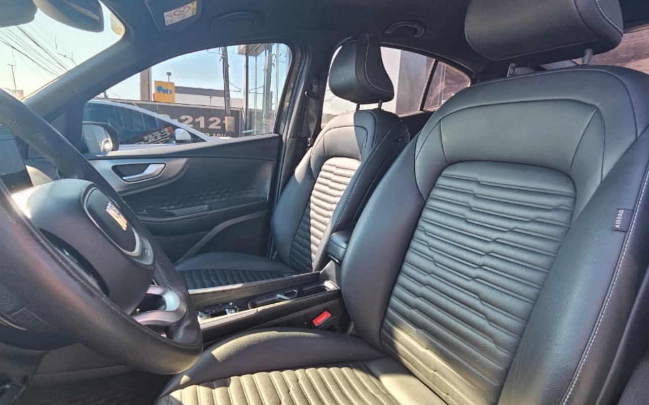 imagem-https://www.socarrao.com.br/sc-vehicle-images-prod/2975508/1785531431979-NmVlN2E0MjQtYTBmNC00YzAyLTkyYWEtNWIxM2Y0NjNiNzQ3LmpwZw.jpg