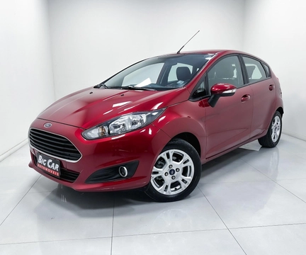 Ford Fiesta 2017 Vermelho — foto 1 de 3