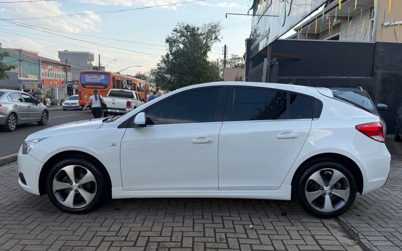 imagem-https://www.socarrao.com.br/sc-vehicle-images-prod/2981486/1787949614773-SU1HXzEyMTEuanBlZw.jpeg