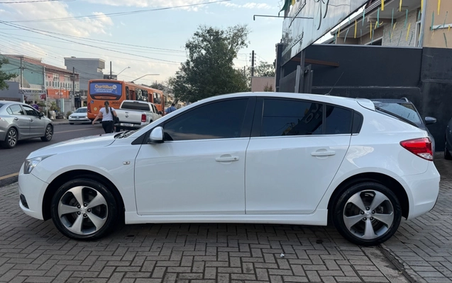 imagem-https://www.socarrao.com.br/sc-vehicle-images-prod/2981486/1787949614773-SU1HXzEyMTEuanBlZw.jpeg