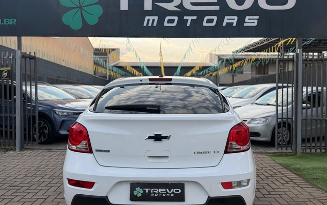 imagem-https://www.socarrao.com.br/sc-vehicle-images-prod/2981486/1787949614975-SU1HXzEyMTguanBlZw.jpeg